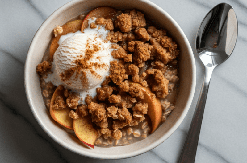 Apple Crumble Oatmeal: A Tasty and Nutritious Breakfast Idea